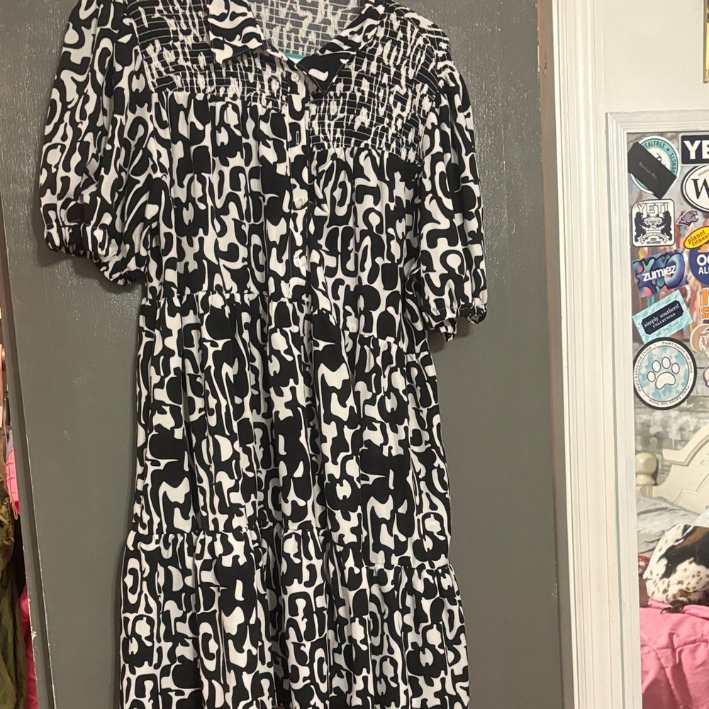 JODIFL Black and White Patterned Midi Dress